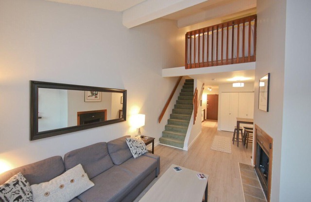 Your Whistler Escape ~ 5 min walk to lift ~ Free Parking