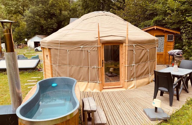 Yourte et son bain nordique