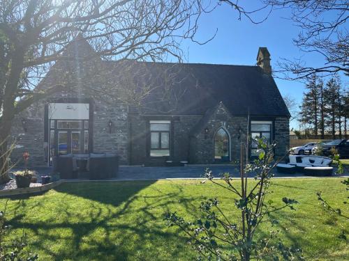 Yr Hen Ysgol- The Old Primary School