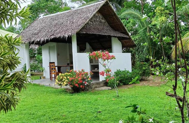 Zaldivar Riverside Inn