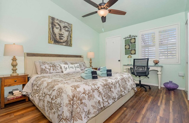 Zen · Serene King Bed Condo · Half Mile from Beach