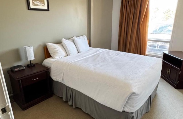 Zero - 100 Motor Inn