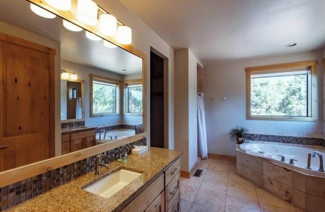 Zion Canyon Views- The Patriarch Lodge+Resort Access