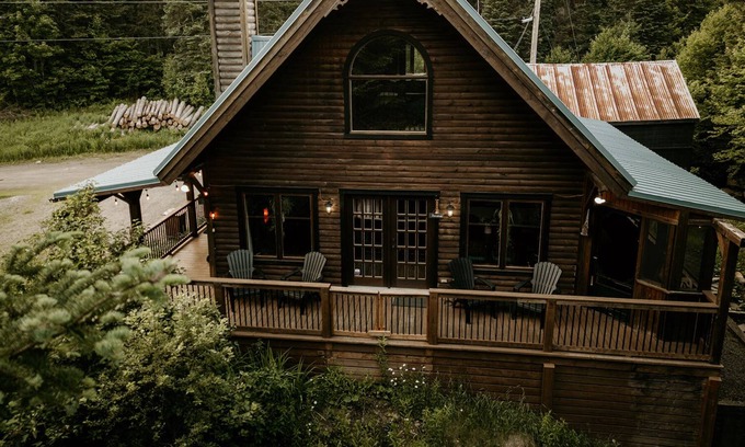 Saint-Gabriel-de-Valcartier Cabin | À découvrir: chalet en bois avec ruisseau!