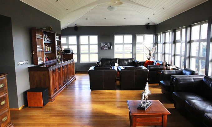 Hvolsvollur House | Ármót Guesthouse