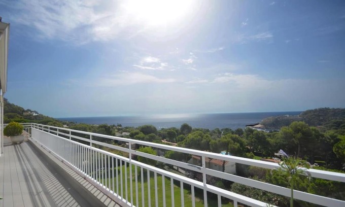 Aiguablava Apartment | Ático Reformado con Doble Terraza en Residencial