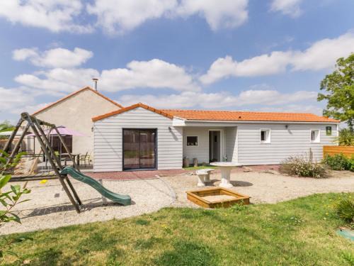 Saint Viaud House | *Étable Rénovée en Campagne à 20km de la Mer - Idéale Familles avec Jeux et Vélos Enfants* - FR-1-306-1047