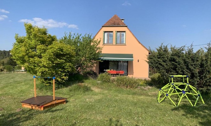 Plazac House | Évasion en Périgord: Gîte 4 chambres, terrasse, jardin, animaux bienvenus, près de Sarlat - FR-1-616-449