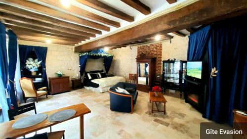Les Roches-l'Eveque Apartment | Évasion