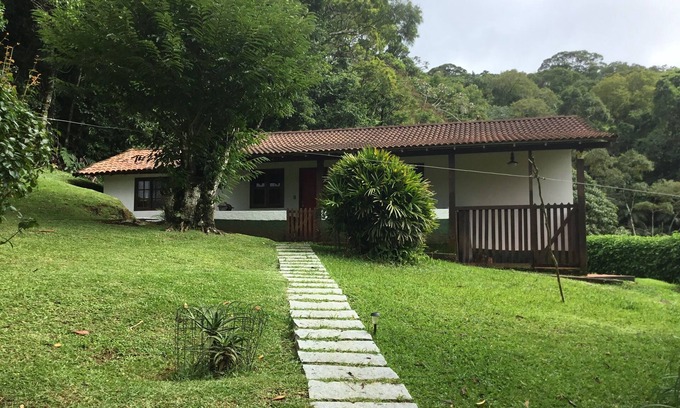 Lumiar House | Ótima casa localizada na Mata Atlântica com piscina enorme, sauna, trilhas para caminhadas e muito mais.