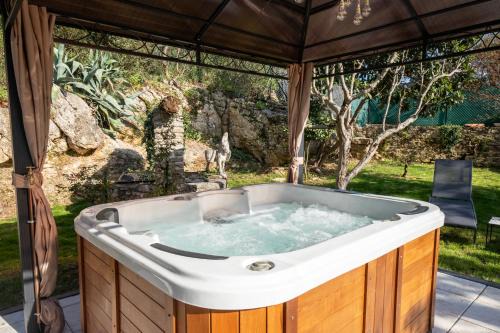Murles House | Ô Jacuzzi du Mazet