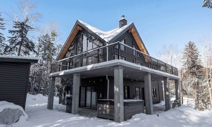 Saint Come Ski Chalet | ÔShack | spa | billiard | hanging net