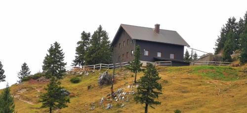 Kamnik House | Črnuški dom na Mali planini