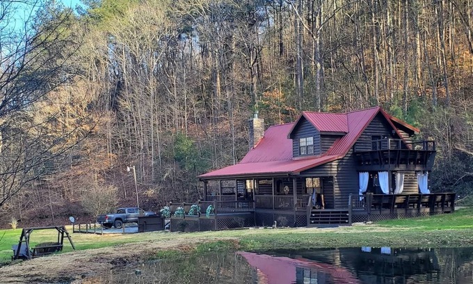 Tate House | ʕ ᴥ ʔ Private Pond on 7 acres - Honey's Hideaway