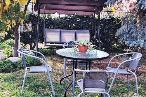 Agia Triada Apartment | Τα Χελιδόνια- The Swallows