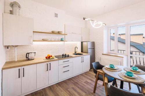 Kamenets-Podol'skiy Apartment | Апартаменти в старому місті з краєвидом на Каньйон та парк