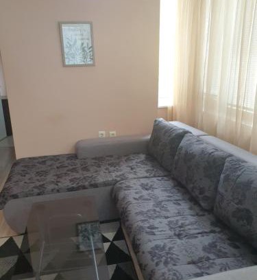 Saints Constantine and Helena Apartment | Апартамент Ален Мак