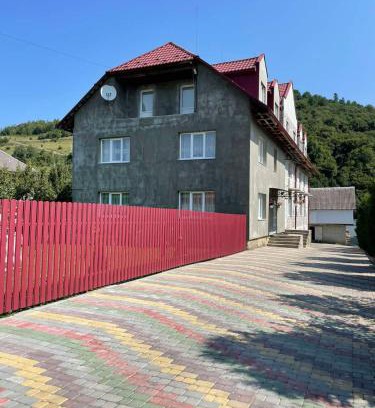 Huklyvyi Hotel | Гостинний Дім