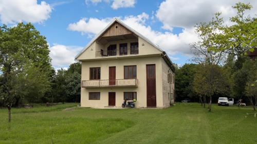 Samtredia Villa | дом в лесу