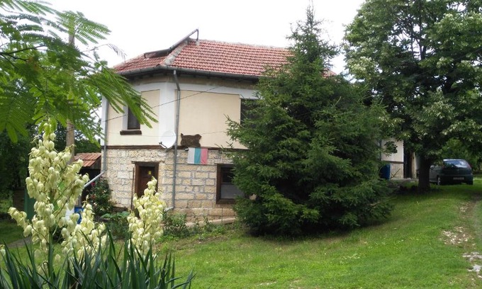 Cherven House | Къща под наем PETROVA