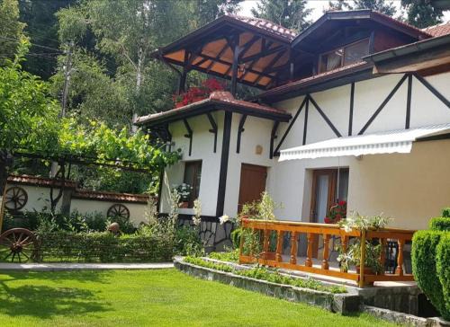 Sapareva Banya House | Лазов