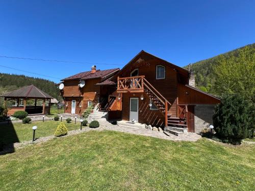 Tatariv Cabin | Садиба «Дем‘янів Двір»