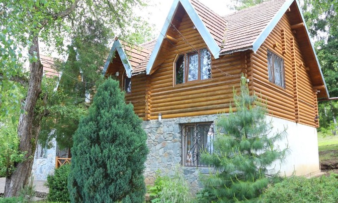 Nizhneye Sinevidnoye Cabin | Садиба У Романа