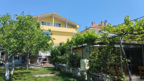 Ravda House | стаи за гости Росица