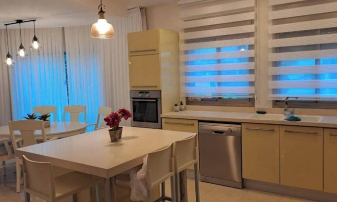 Bene Beraq Villa | אבני החושן- Avnei Hoshen - Two-Bedroom Apartment