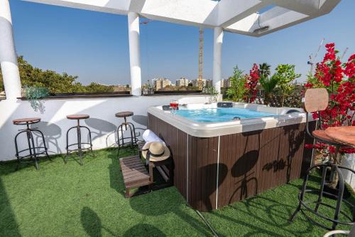 Jaffa Apartment | הפנטהאוז של תל אביב - דירות סטודיו מהממות ופנטהאוז משגע עם ג'קוזי פרטי