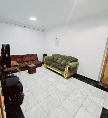 Al Aziziyah Apartment | اقامة السعادة