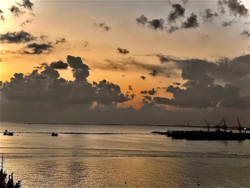 Ash-Sharq Apartment | برج زيزينيا