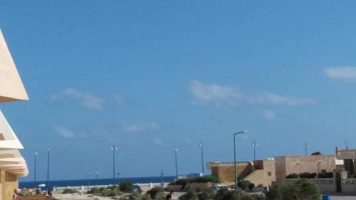 Marsa Matruh Ski Chalet | شاليه بقرية القصر السياحية للايجار ب مطروح إمتداد شاطيء الأبيض حمام السباحة في القرية به صيانه