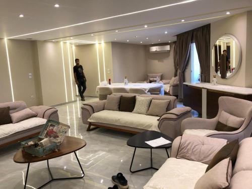 Al Duqqi Apartment | شقة للايجار مفروشه في المهندسين