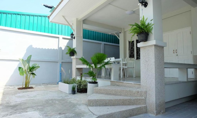 Saen Suk House | บ้านพักบางแสน บ้านชนัญญา BaanChananya