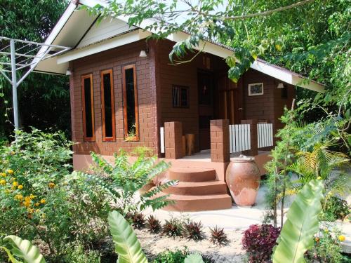 Klaeng House | บ้านสวนบรรจงอักษร Bansuan Banjong Akkson