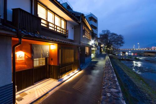 Shimogyo House | 京と家 鴨川五条 -Kyotoya Kamogawagojo-