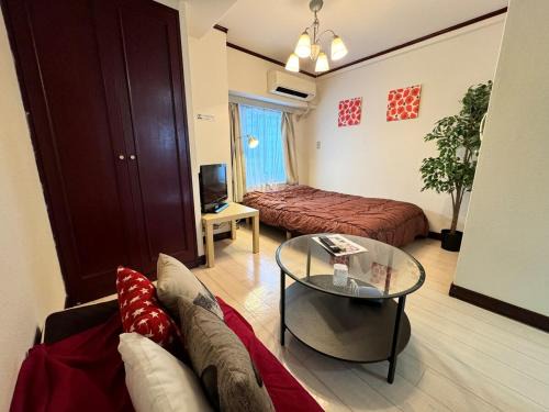 Kyobashi Apartment | 京橋プルトンビル