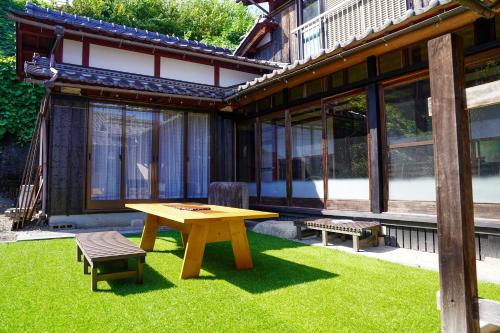 Shiga Prefecture Apartment | 和風グランピング LYS AIBA House 一 わんちゃんと泊まれる一棟貸古民家一Japanese Style Glamping Dog Friendly Private Villa