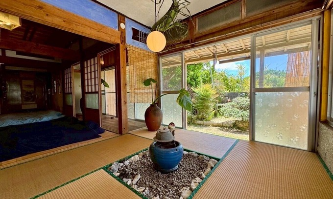 Kikai Island Villa | 【大人数で泊まれる一棟貸し】なかまあじーんやー(手久津久)【海近くの素敵な島暮らし体験】