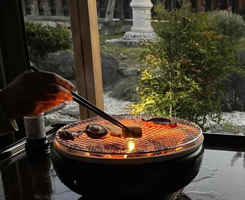 Ono House | 朝食夕食付きで最高ランクの飛騨牛希少部位と地元野菜の炭火焼きを堪能できる宿ゲストハウスつぐや