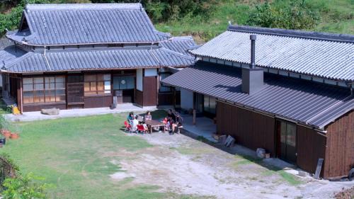 Minamiawaji House | 猫と図書館のある宿 草地家 Kusachike