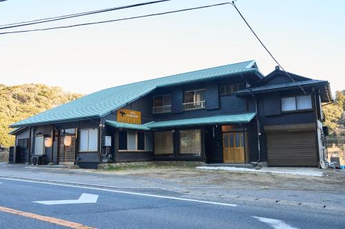 Katsuura Apartment | 瑠璃色の地球