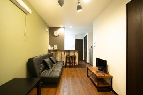 Higashinari Apartment | 虹の宿101