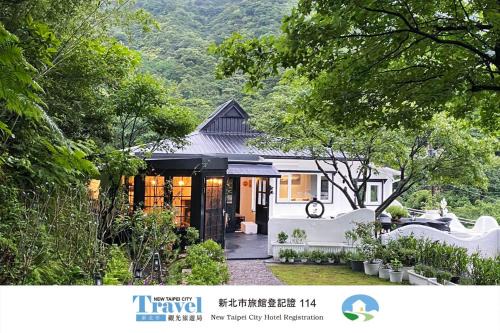 Ruifang Bed & Breakfast | 金石新月光 Gold Stone Crescent Moon Light