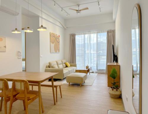 Luodong Apartment | 金黃色的