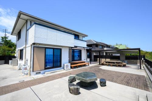 Waki-cho House | 青の宿 The Blue Villa まるで映画のような開放感あふれるオーシャンビュー Open ocean view like in a movie 駐車場2台有り Supported by COCOSTAY
