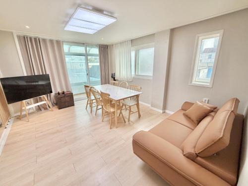 Nonhyeon-dong Apartment | 스테이-논현