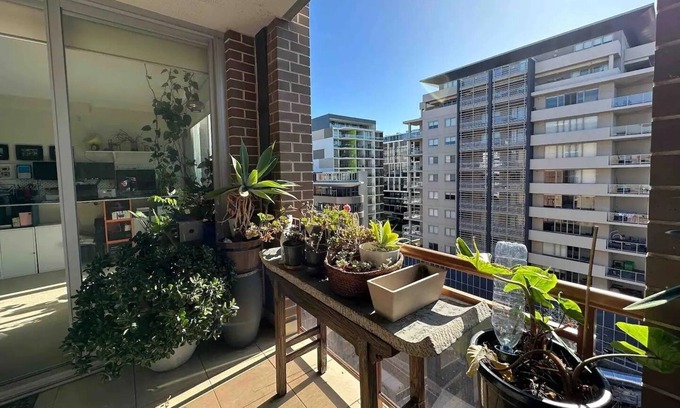 Mascot Apartment | 0 min to Train, 2 Stops to Central