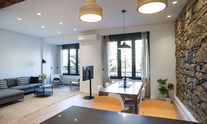 Gros Apartment | 001/CANTABRIC PLAZA, near La Zurriola Beach - Apartment for 8 people in San Sebastián